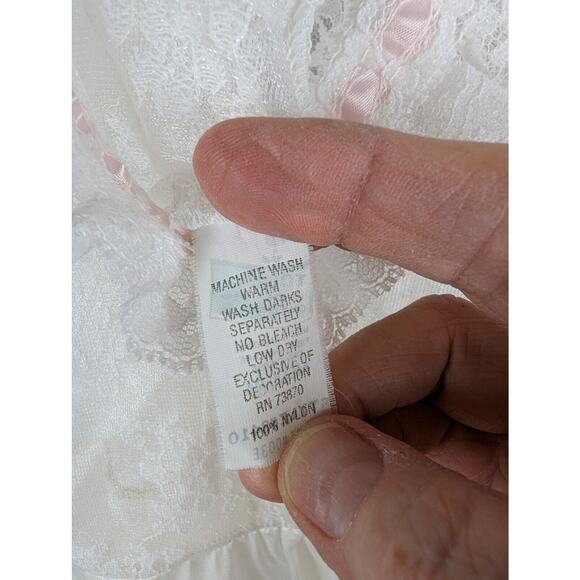 Elegant White Lace Chemise - Picture 5 of 11